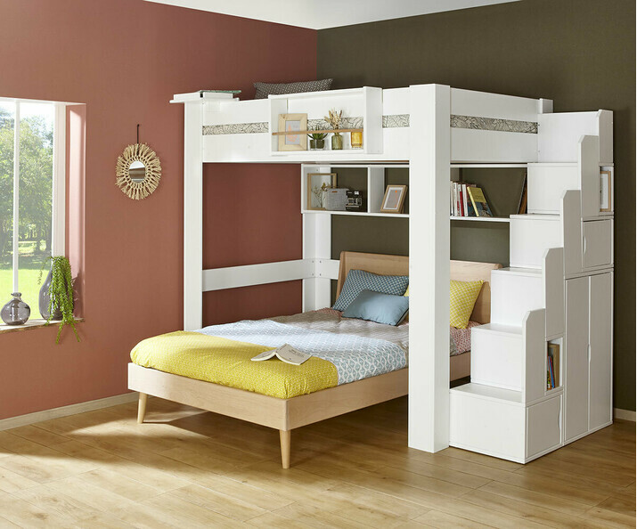 Una cama alta de dos plazas  para aprovechar el espacio en la habitacin, aade una cama de dos plazas por debajo