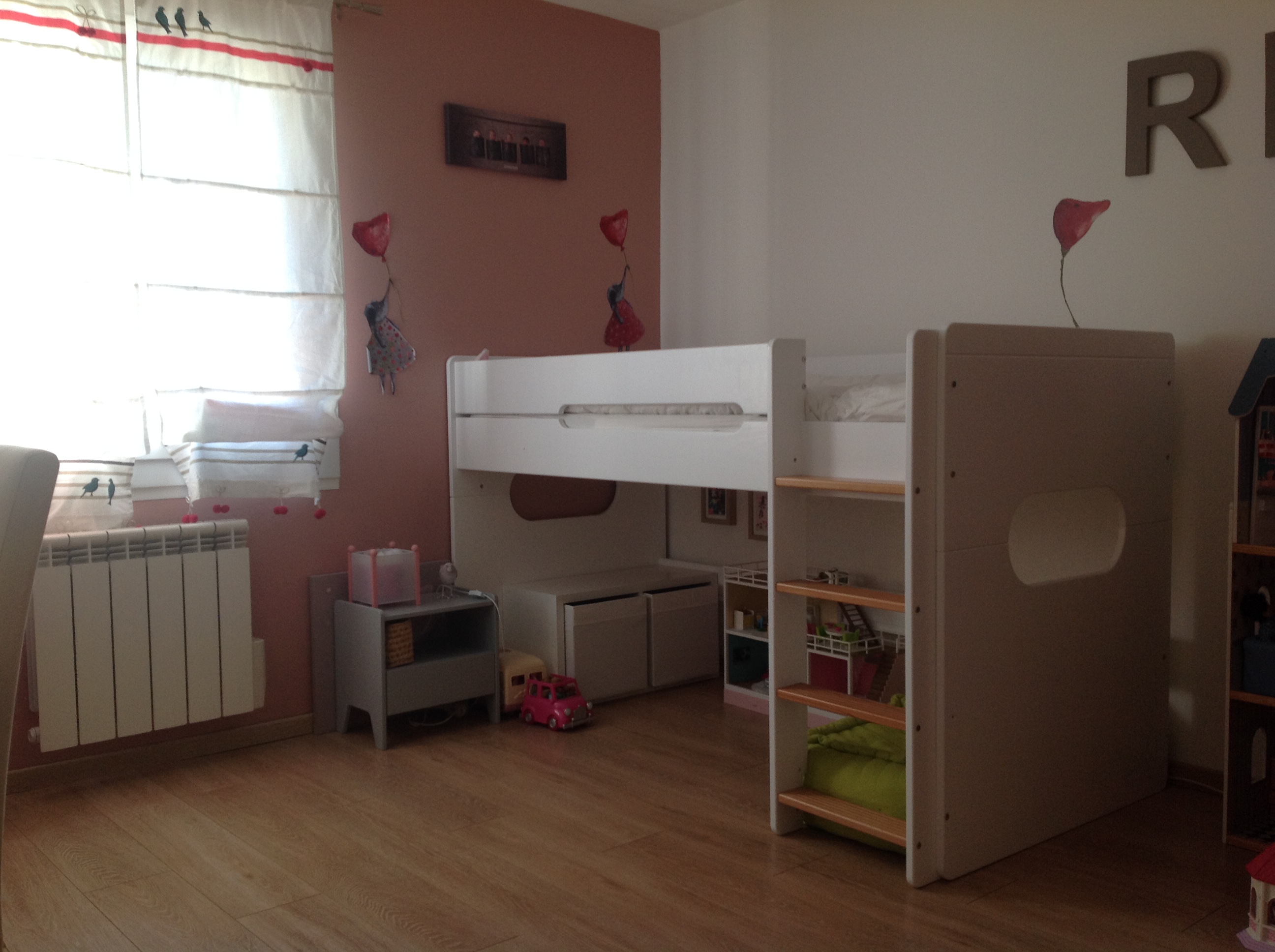Cama media alta Spark en blanco y haya