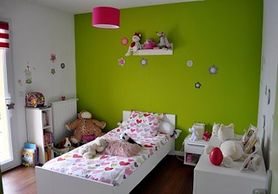 Dormitorio juvenil en color blanco, Cama, Cómoda y Mesita