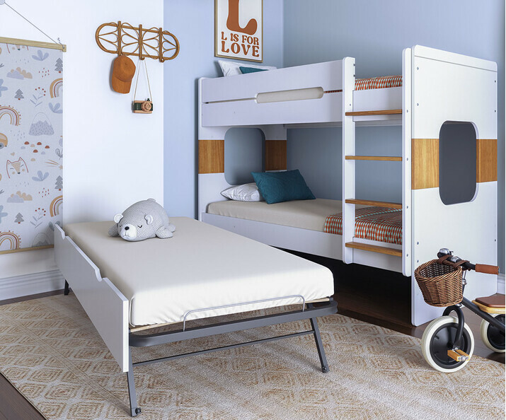 Litera de 90x200cm con dos colchones. Color blanco y haya