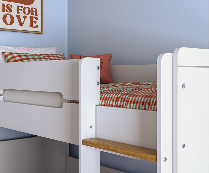Cama media alta - Spark. Detalle escalera, Spark.