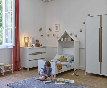 Casita - ngel, utilizada como cabecero de cama