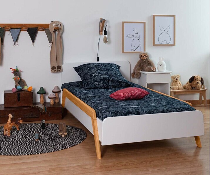 Cama infantil con colchn - Ari, acabado blanco y anacardo