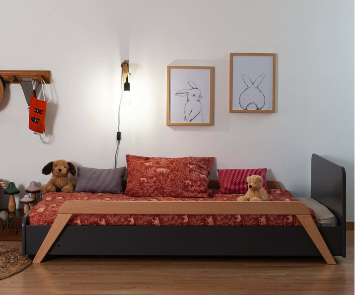 Cama Infantil - Ari, acabado gris y madera de haya, estilo banqueta