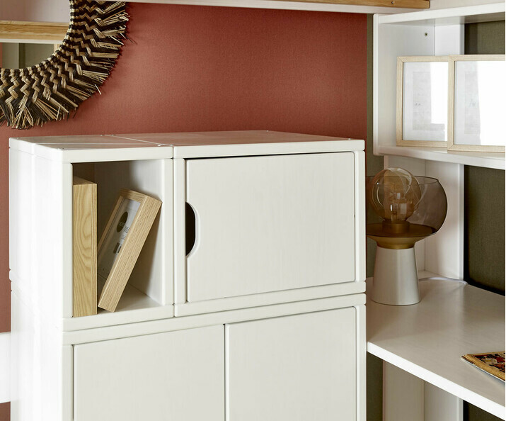 Ahora espacio, y aprovecha este armario con compartimientos para colocar todos los accesorios importantes de tu peque