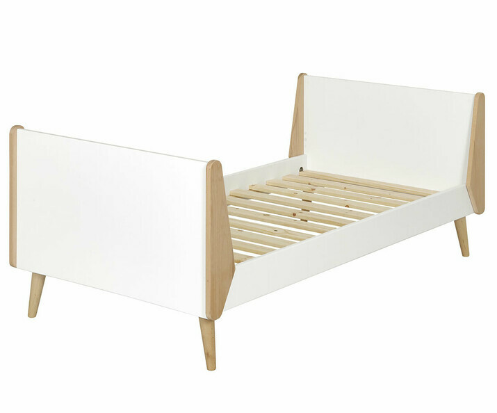 Una cama resistente con somier de lamas para brindar mayor estabilidad al colchn