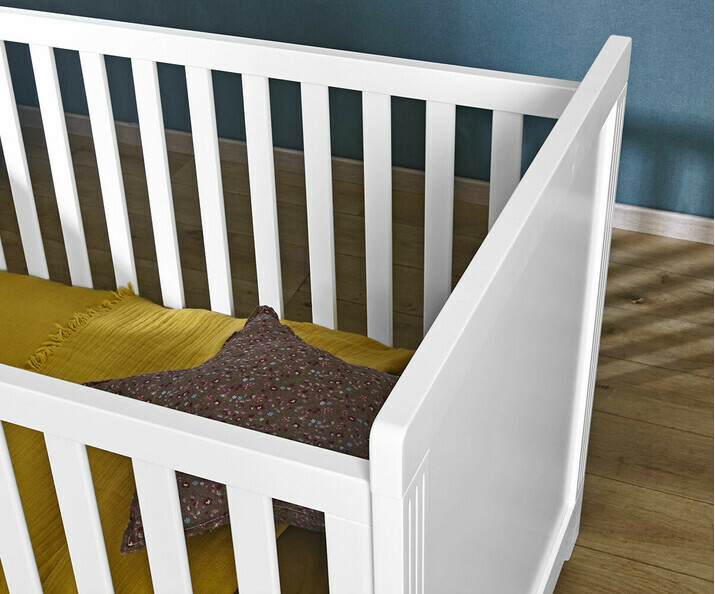 Quedate tranquila que las esquinas de la cuna son redondeadas para mantener la seguridad de tu bebé