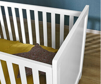 Mobiliario de madera maciza