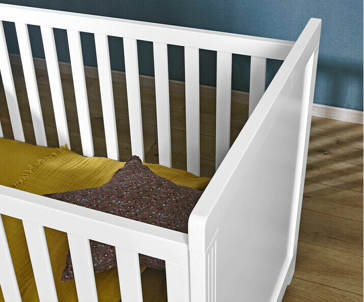 Mobiliario de madera maciza
