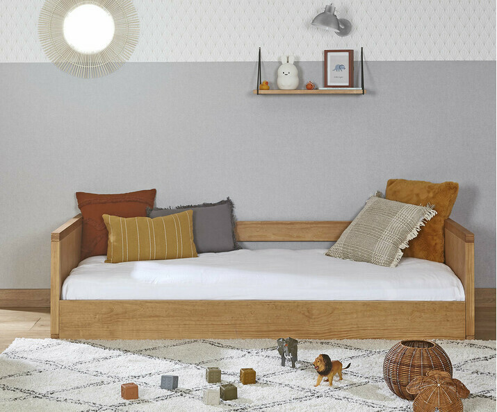 Cama infantil Montessori con barreras - Taloa, detalle de frente