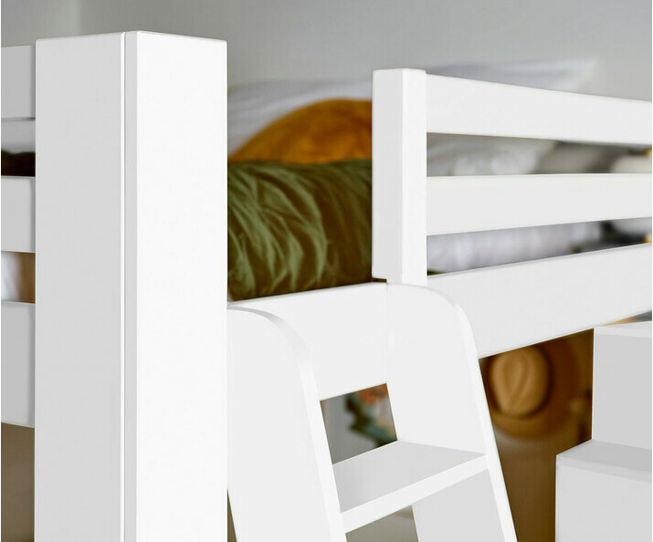 Detalle de la escalera, cama alta Maverick