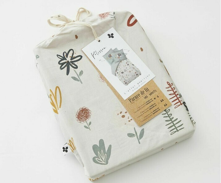 Entregado en una funda con el mismo estampado.